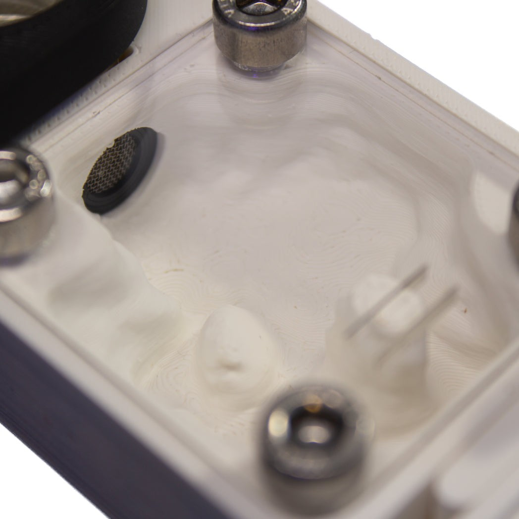 Detalle de las líneas de impresión 3D del hormiguero del Kit de inicio 3D mono en blanco