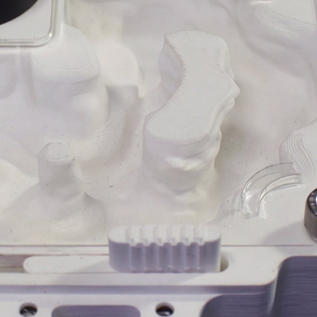Detalle de las líneas de impresión 3D del hormiguero del Kit M 3D en blanco